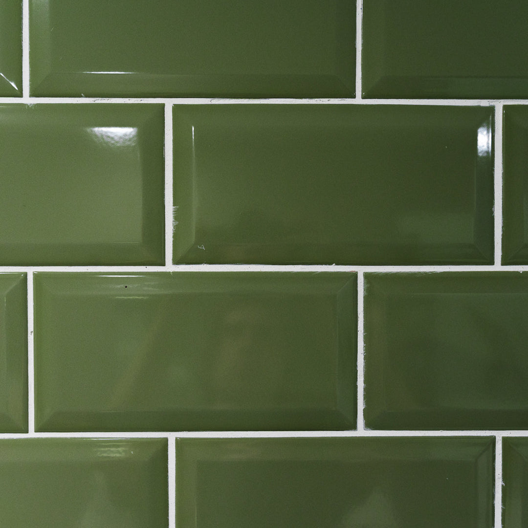 Metro Verde Bottle Green Biselado Brillo 10 x 20cm Ceramic Tile - 1sqm perbox