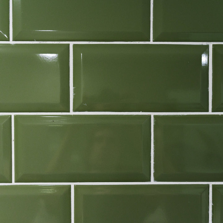 Metro Verde Bottle Green Biselado Brillo 10 x 20cm Ceramic Tile - 1sqm perbox