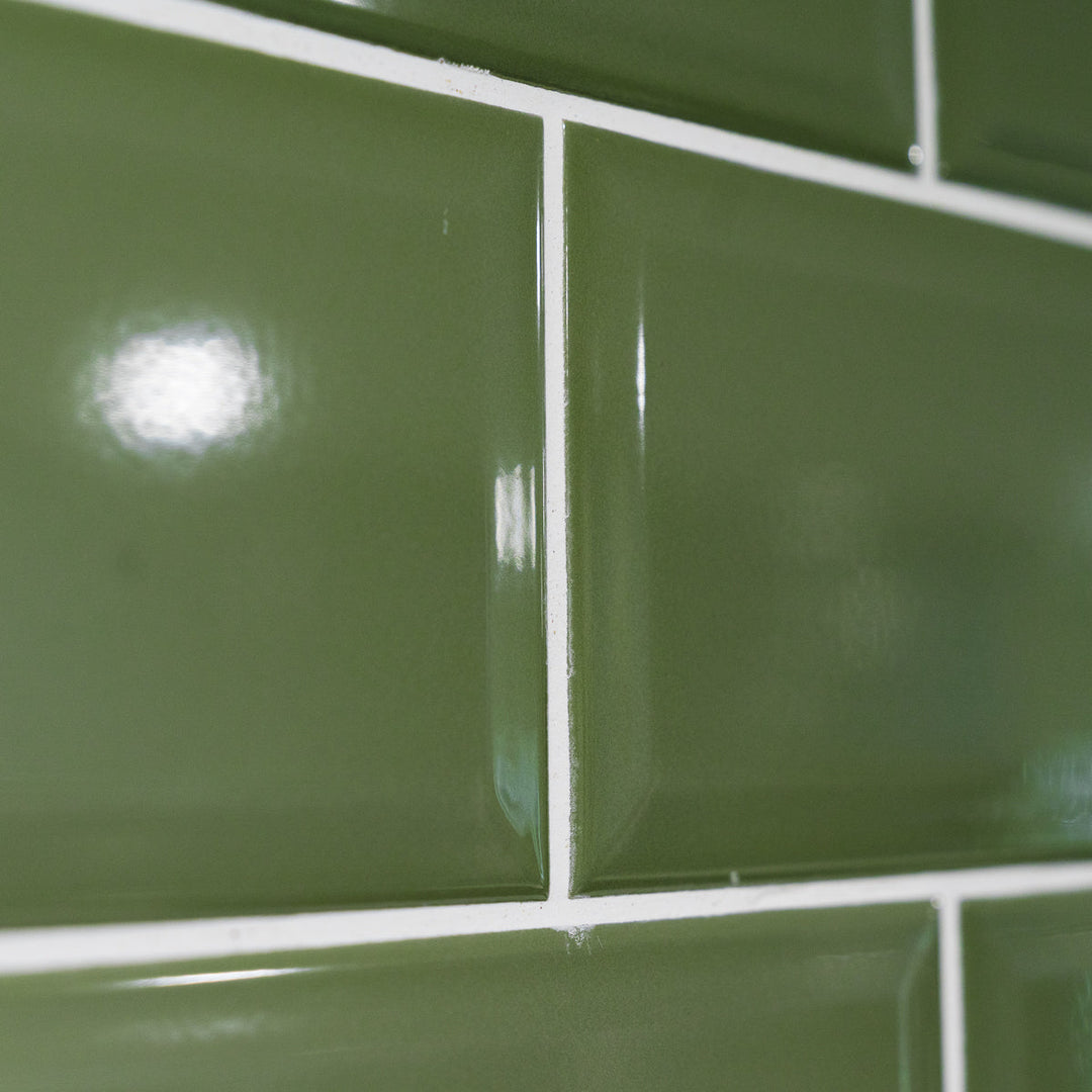 Metro Verde Bottle Green Biselado Brillo 10 x 20cm Ceramic Tile - 1sqm perbox